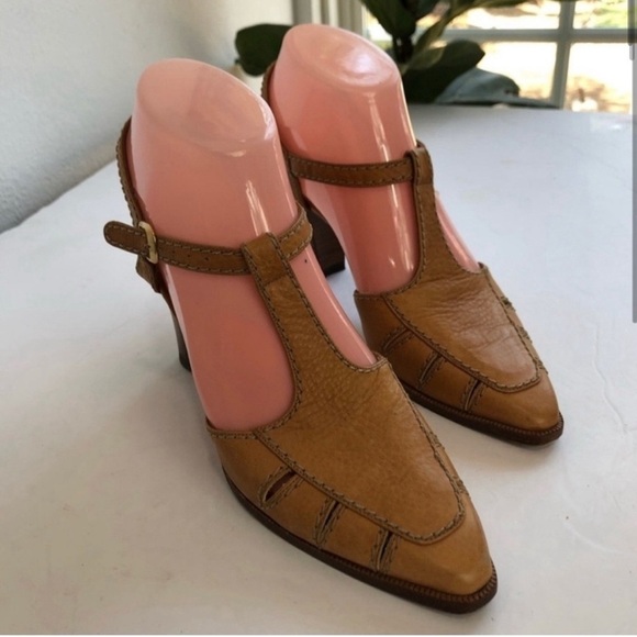 Stuart Weitzman pointytoe leather tieki stiched T-Strap Heels - Picture 1 of 16